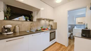 Køleskab, ovn, kogeplade, opvaskemaskine