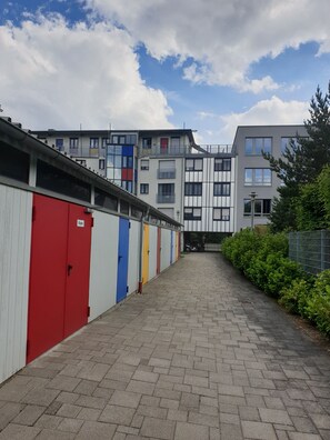 المنشأة من الخارج