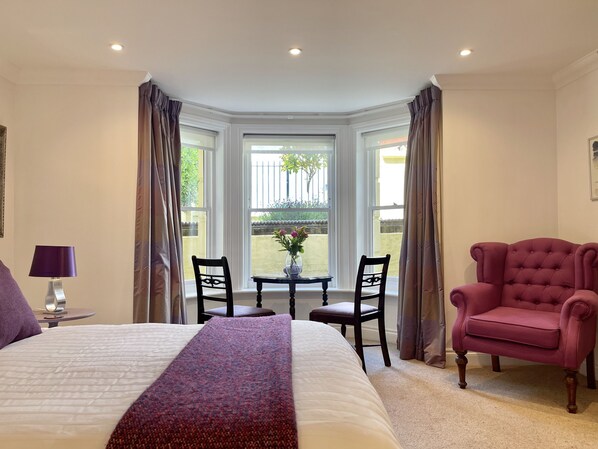 2 bedrooms, desk, iron/ironing board, WiFi