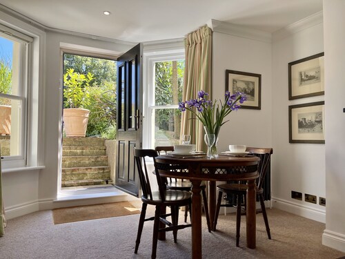 Charming, light, and bright lower ground floor apartment in Walmer