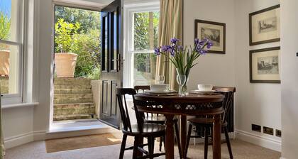 Charming, light, and bright lower ground floor apartment in Walmer