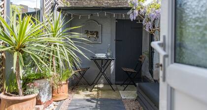 Cosy and quirky seaside cottage in the heart of Deal's conservation area