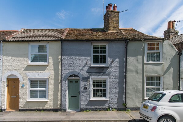 Exterior - Cosy and quirky seaside cottage in the heart of Deal's conservation area (Deal)