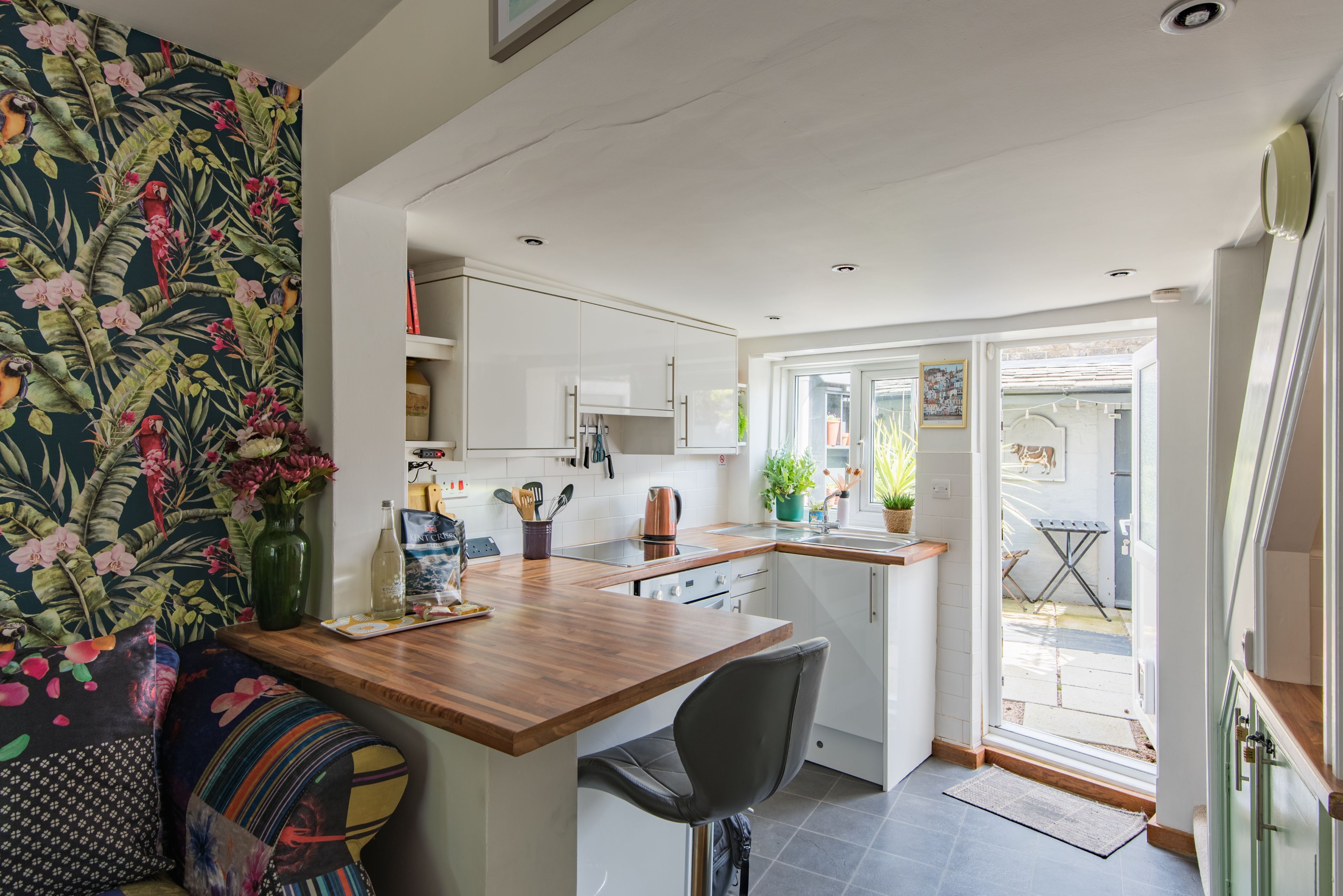 雪櫃、微波爐、焗爐、爐具