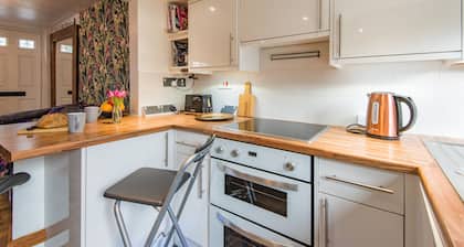 Cosy and quirky seaside cottage in the heart of Deal's conservation area
