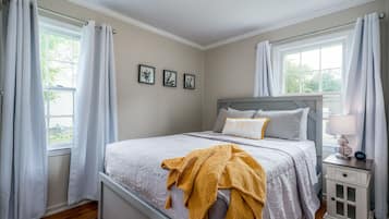 2 chambres, bureau, fer et planche à repasser, accès au Wi-Fi (inclus)