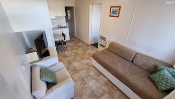 標準客房, 1 間臥室, 廚房 (Unit 8) | 客廳 | 24 吋平面電視連數碼電視頻道、電視、DVD 播放機