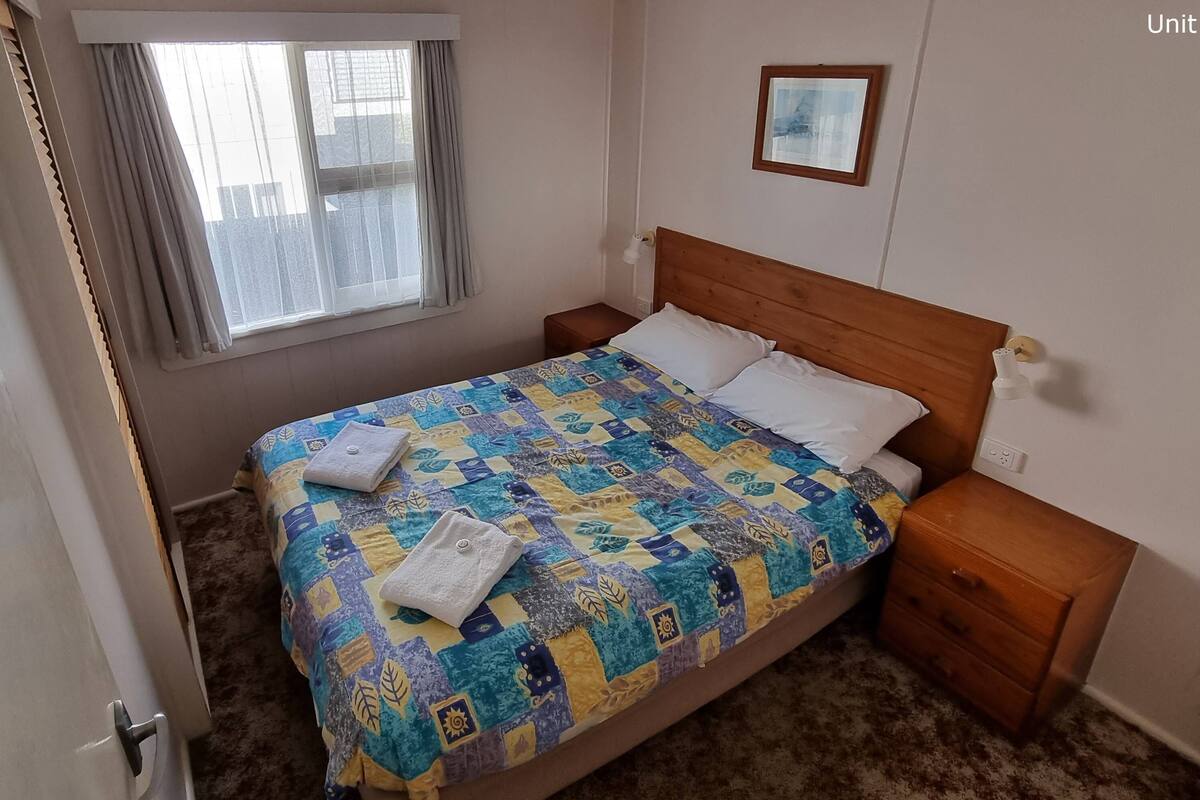 Individually furnished, iron/ironing board, bed sheets