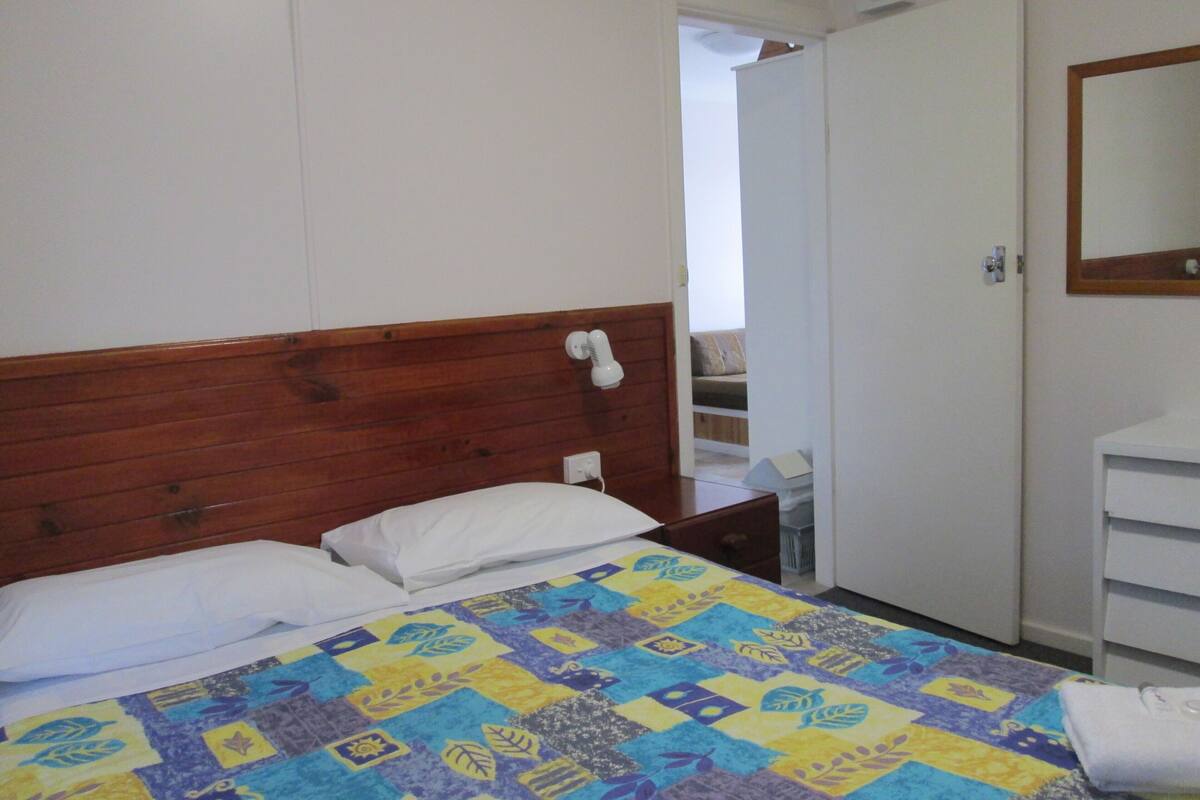 Individually furnished, iron/ironing board, bed sheets