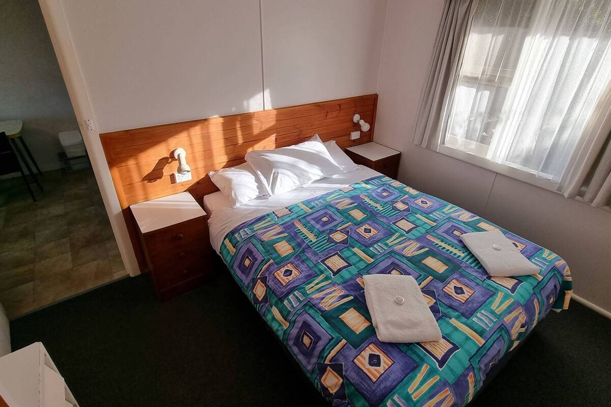 Individually furnished, iron/ironing board, bed sheets
