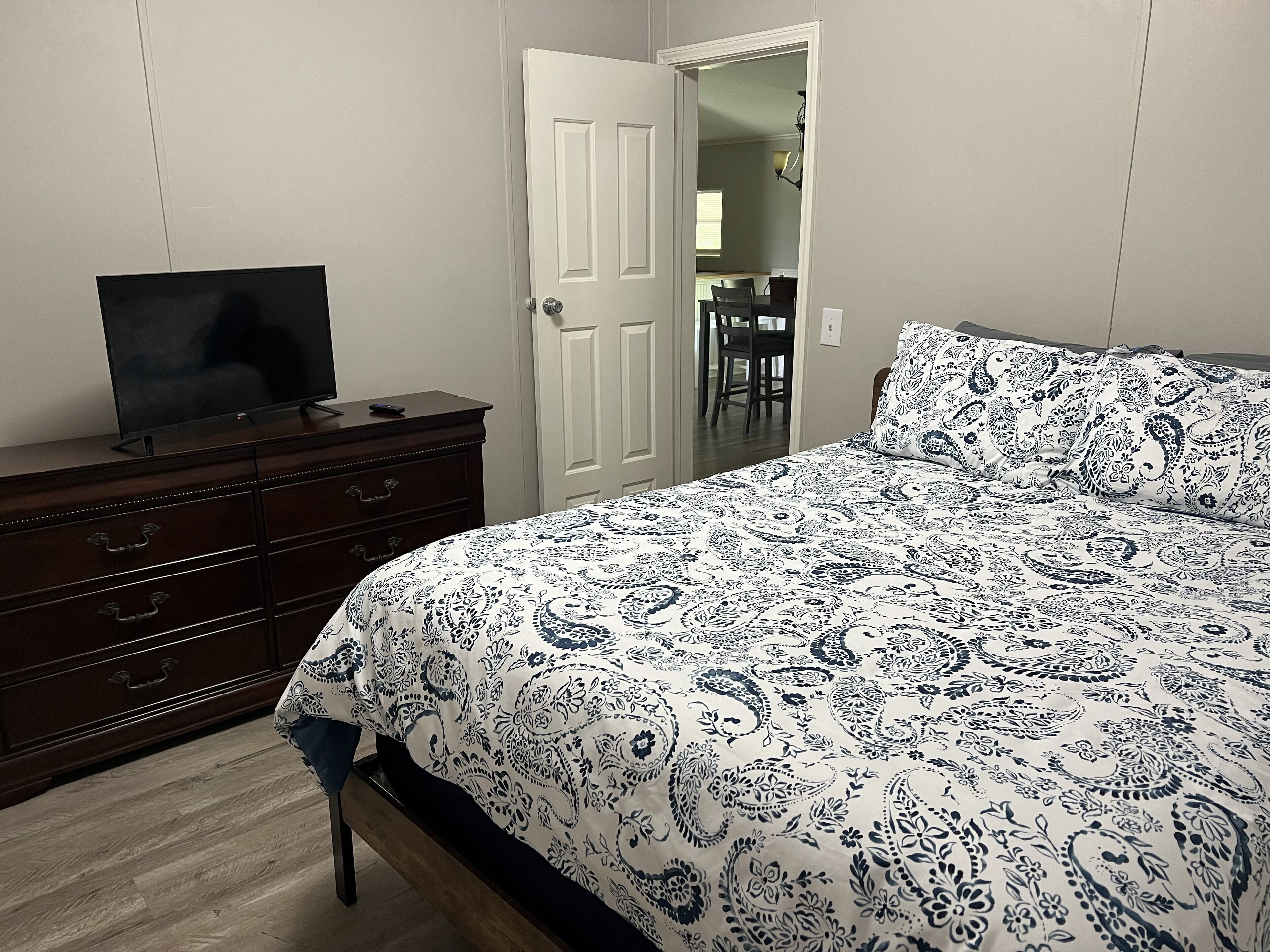 3 habitaciones, tabla de planchar con plancha y wifi gratis 