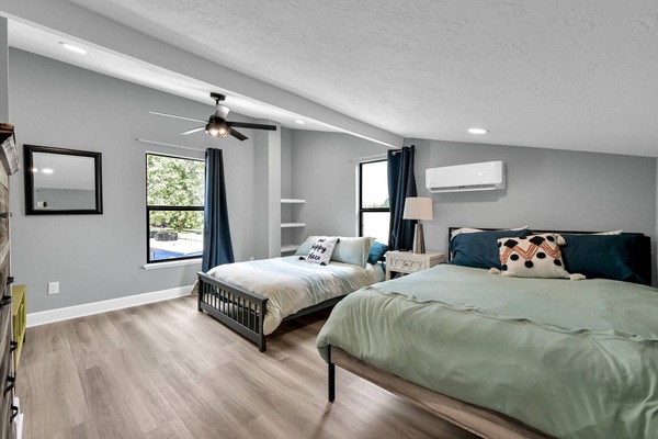 6 bedrooms, desk, iron/ironing board, travel crib