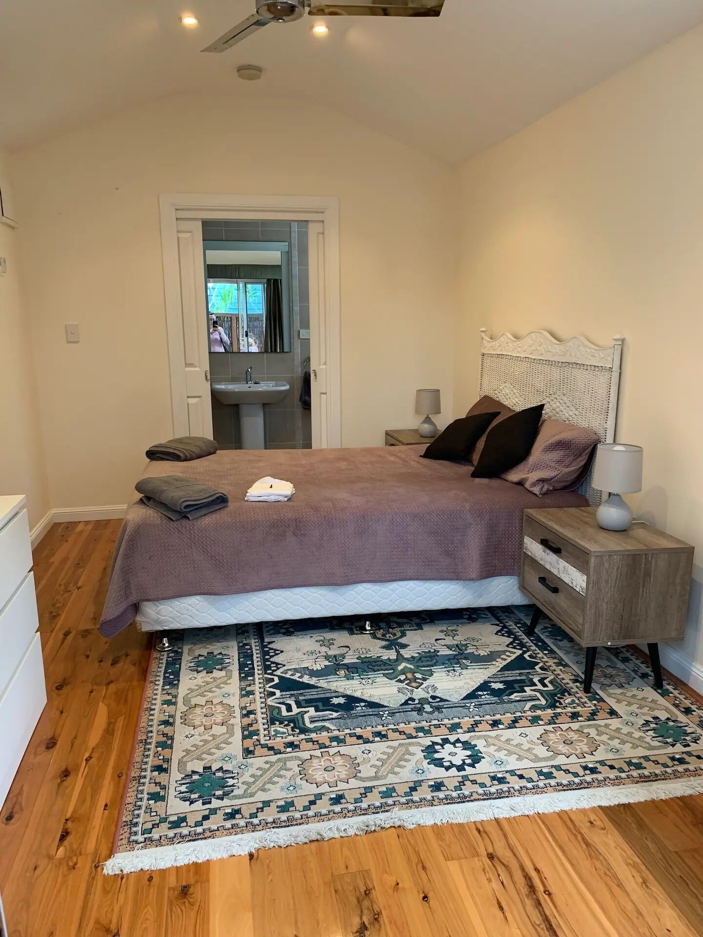 Absolute beachfront - Horderns Beach Bundeena — image 19