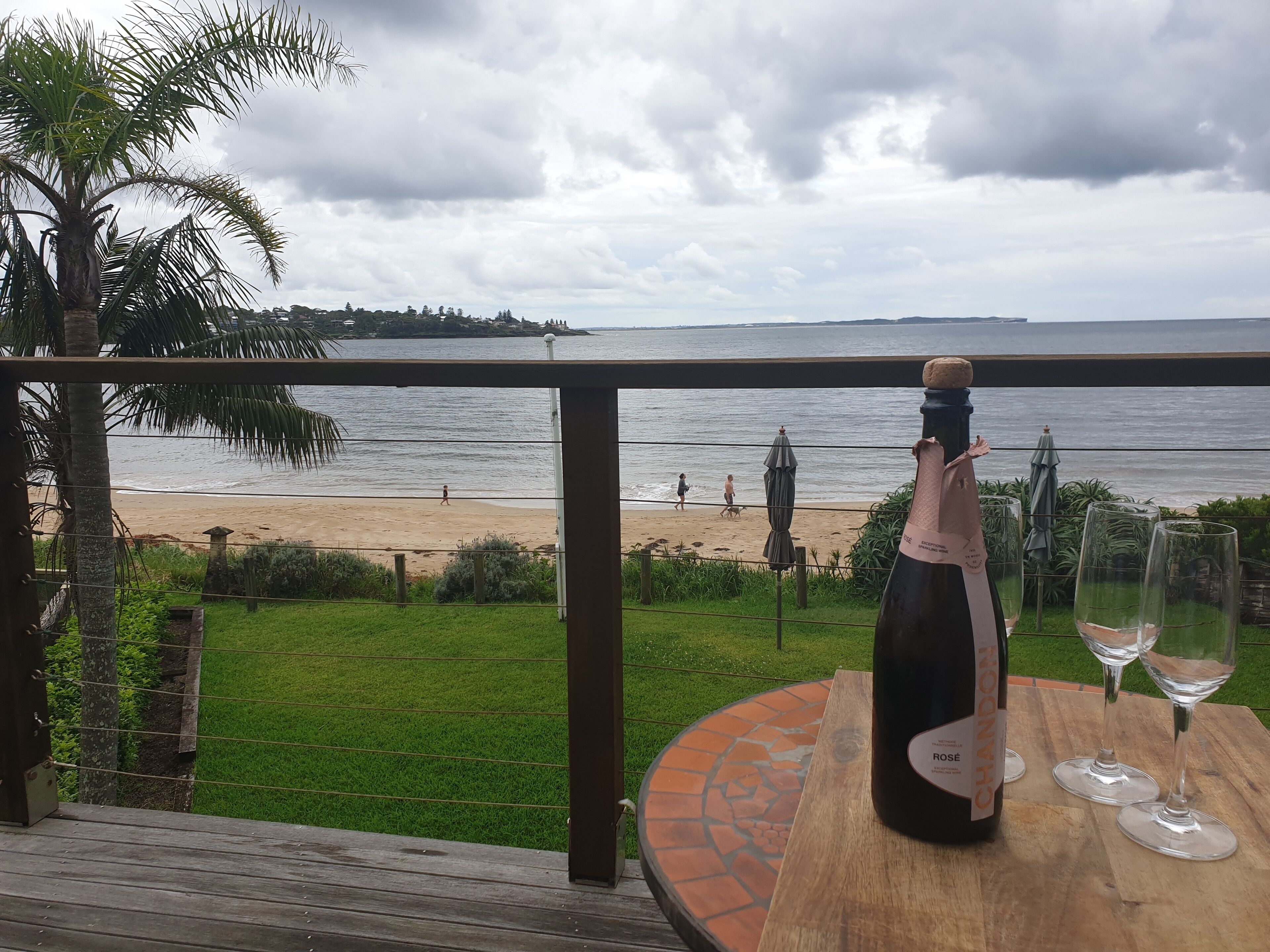 Absolute beachfront - Horderns Beach Bundeena — image 3