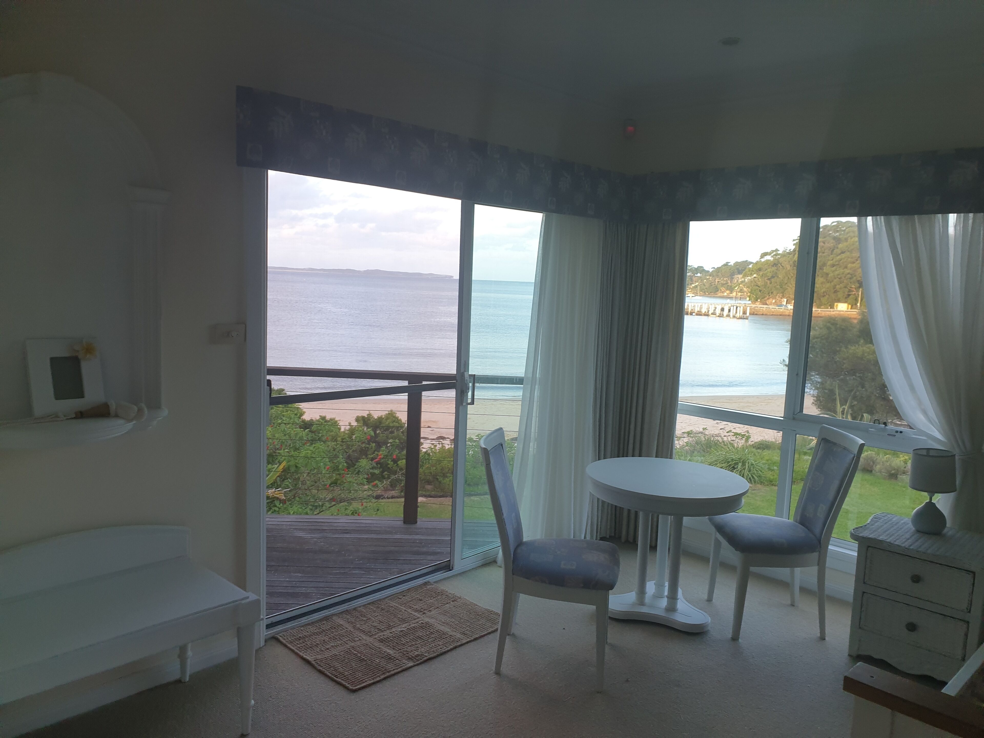 Absolute beachfront - Horderns Beach Bundeena — image 2