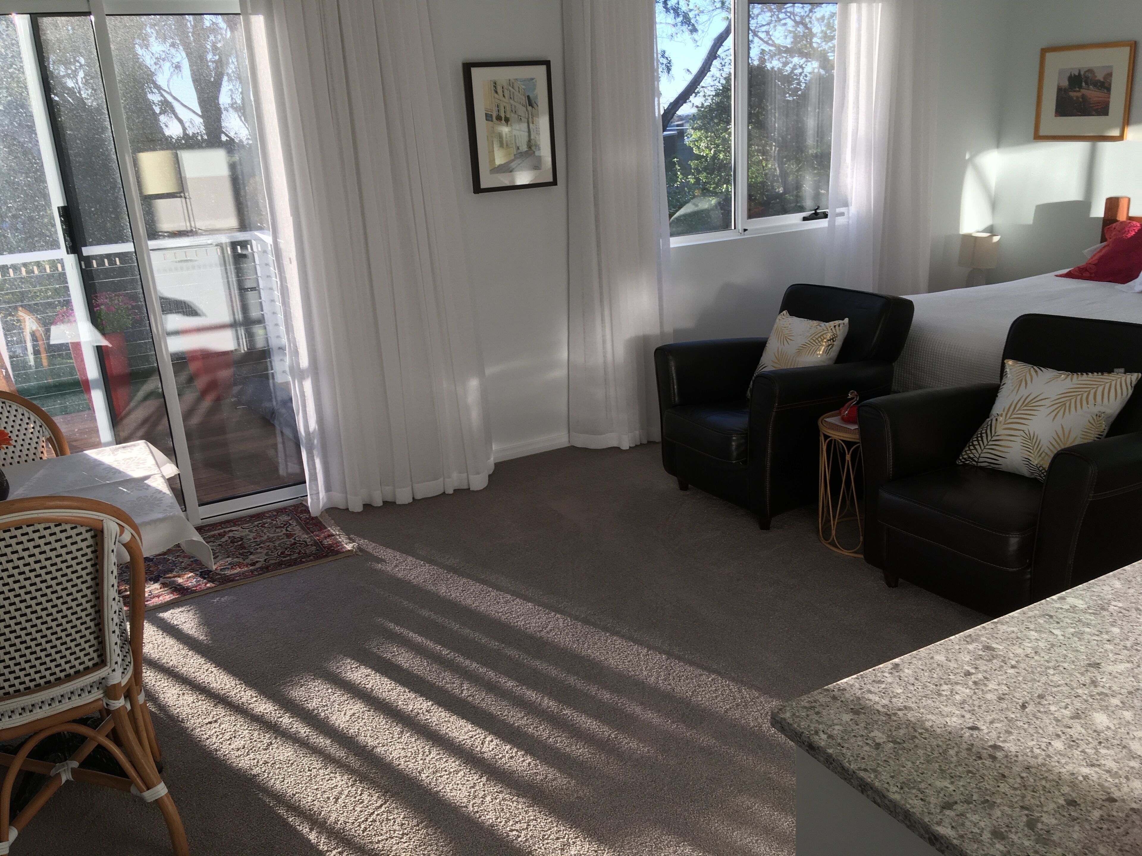DELUXE STUDIO  IN THE ADELAIDE HILLS