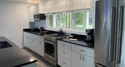 4-Bedroom Family-Friendly Pet-Friendly Oceanfront Home in Downeast Maine
