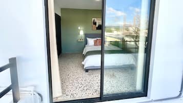 1 bedroom, in-room safe, desk, iron/ironing board