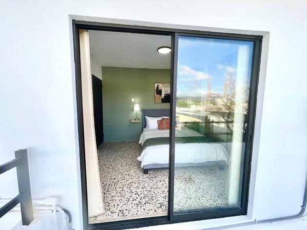 1 habitación, caja de seguridad en la habitación y escritorio 