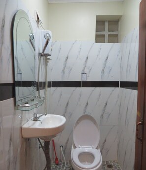 تجهيزات دش، وحدات دش مزودة بخاصية التدليك بالمياه، مناشف