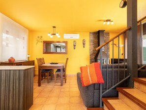 Interior - Wonderful house with a nice garden (L'ESCALA)