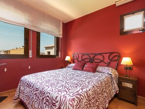 3 bedrooms, iron/ironing board, bed sheets - Wonderful house with a nice garden (L'ESCALA)