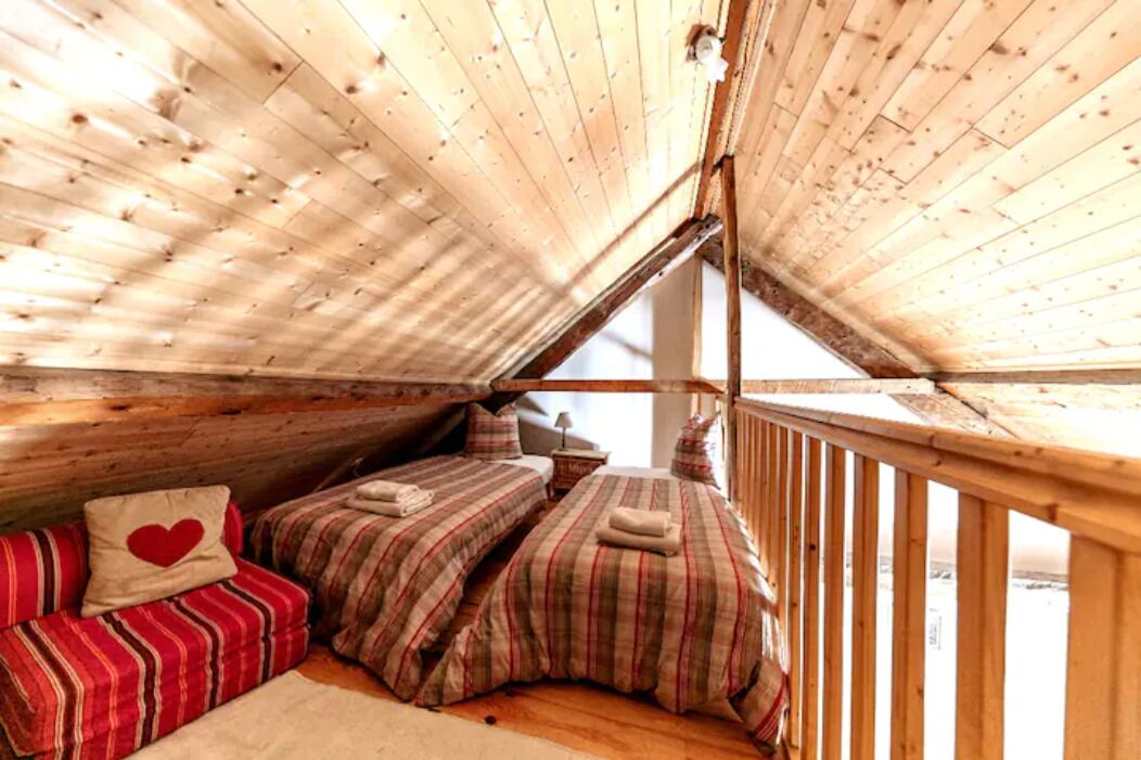 9 bedrooms, travel crib, free WiFi, bed sheets