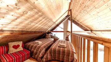 9 bedrooms, travel crib, free WiFi, bed sheets