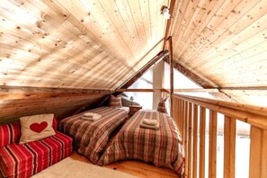 9 bedrooms, travel crib, free WiFi, bed sheets