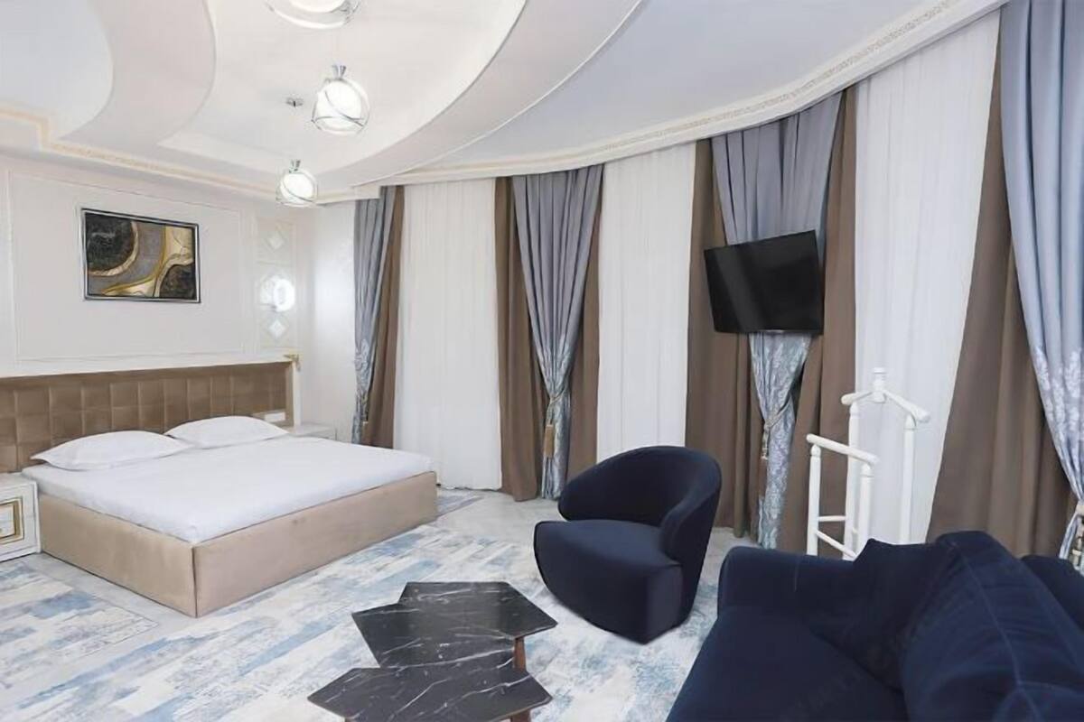 In-room safe, individually decorated, individually furnished, desk
