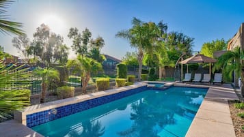 حمّام سباحة خارجي، حمّام سباحة مُدفَّأ