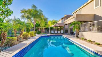 حمّام سباحة خارجي، حمّام سباحة مُدفَّأ