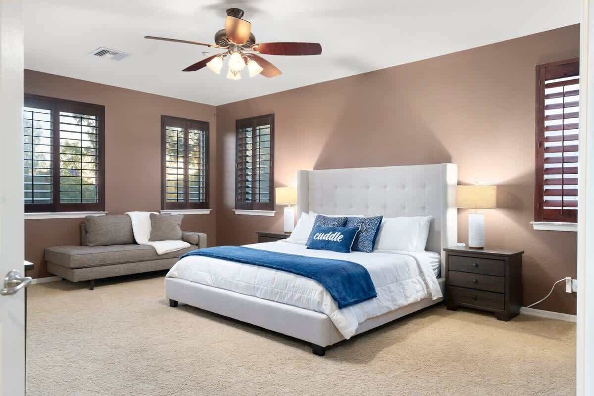 4 bedrooms, desk, iron/ironing board, travel crib