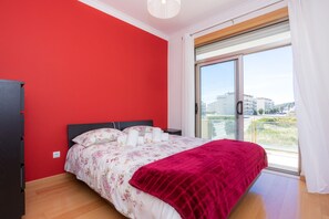 2 bedrooms, iron/ironing board, internet, bed sheets