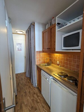 Fridge, microwave, dishwasher