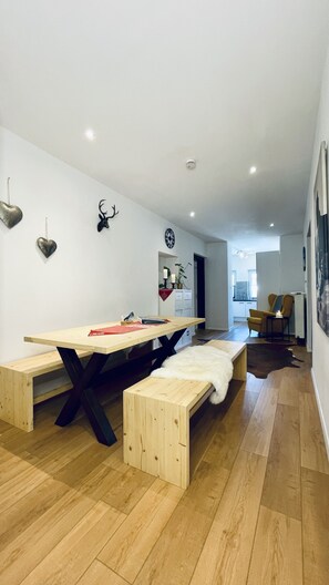 Dining - Ferienwohnung für 4 Personen, 2 Schlafzimmer, 80qm (Breitbrunn am Chiemsee)