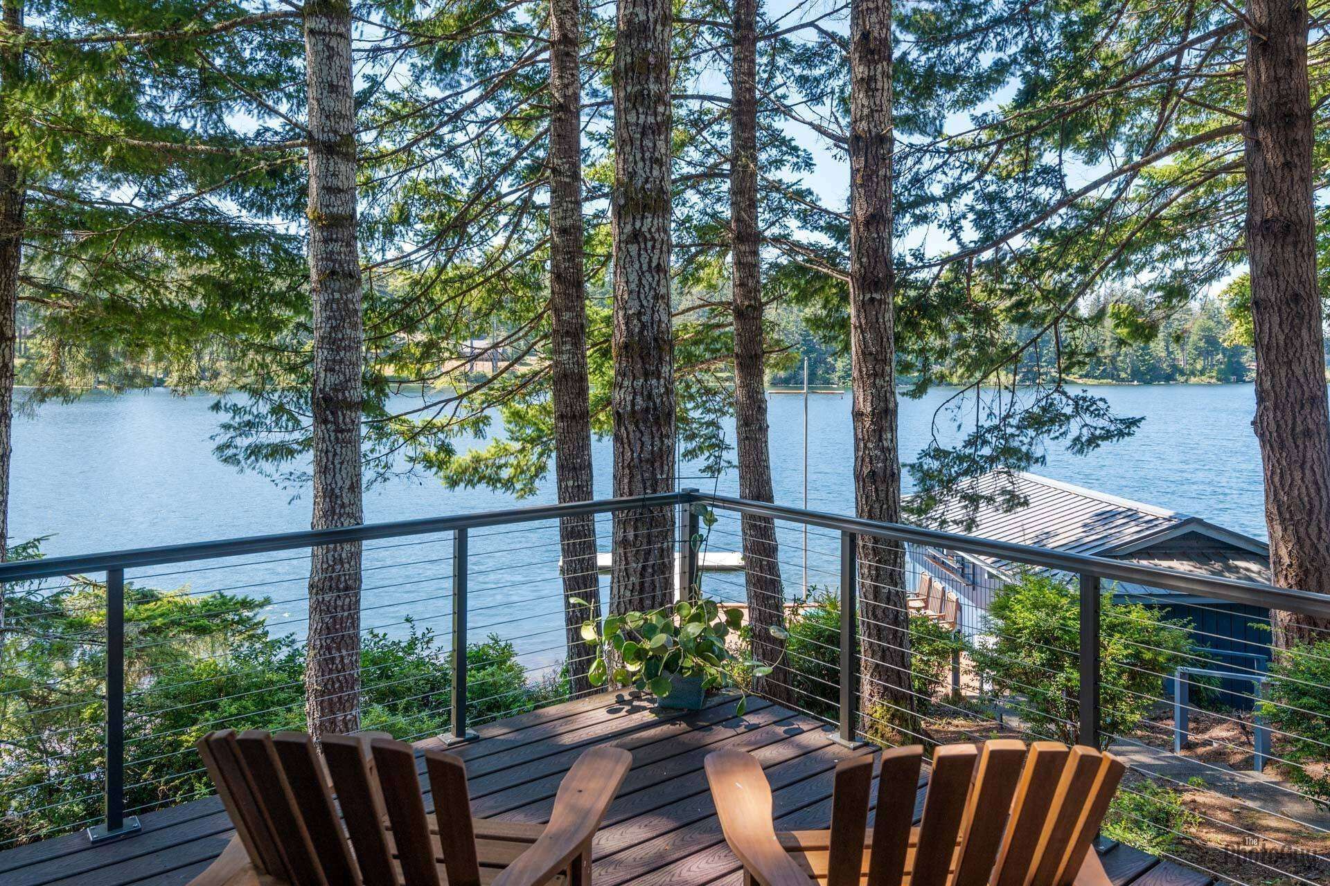*New Listing* Magnificent Lakefront Home With Private Dock, Hot Tub, Kayaks, Sauna, And Gas Grill