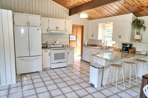 Spacious House with Game Room, 2 mins from Jed Smith Redwood Park & Smith River