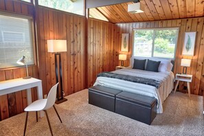 3 bedrooms, desk, travel cot, free WiFi