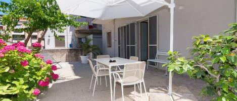 تناول الطعام بالخارج