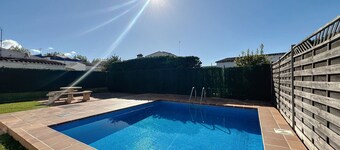 PENI 168A - Belle maison avec piscine
