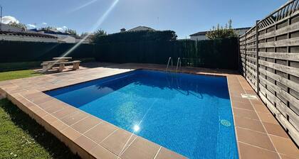 PENI 168A - Belle maison avec piscine