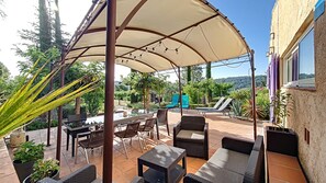Outdoor dining - Provencal villa sleeps 8, magnificent unobstructed view with heated pool  (Salernes)