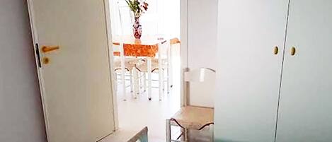 1 bedroom, travel cot, free WiFi, bed sheets