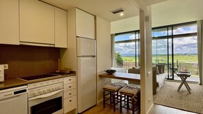 Refrigerador, microondas, horno y lavavajillas 