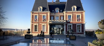 Luxury flat with Panoramic Paris and Eiffel Tower view near Disneyland Paris