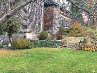 Walk to the ocean, very private. Secluded, woodsy location. 