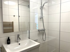 Douche, sèche-cheveux