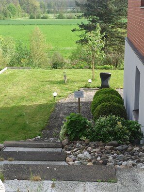 المنطقة المحيطة بالمنشأة