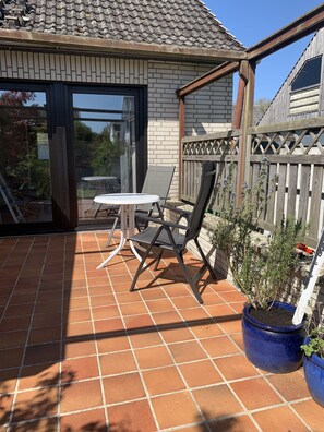 Outdoor dining - Vacation on the Baltic Sea, 10 minutes' walk from the beach (Maasholm)